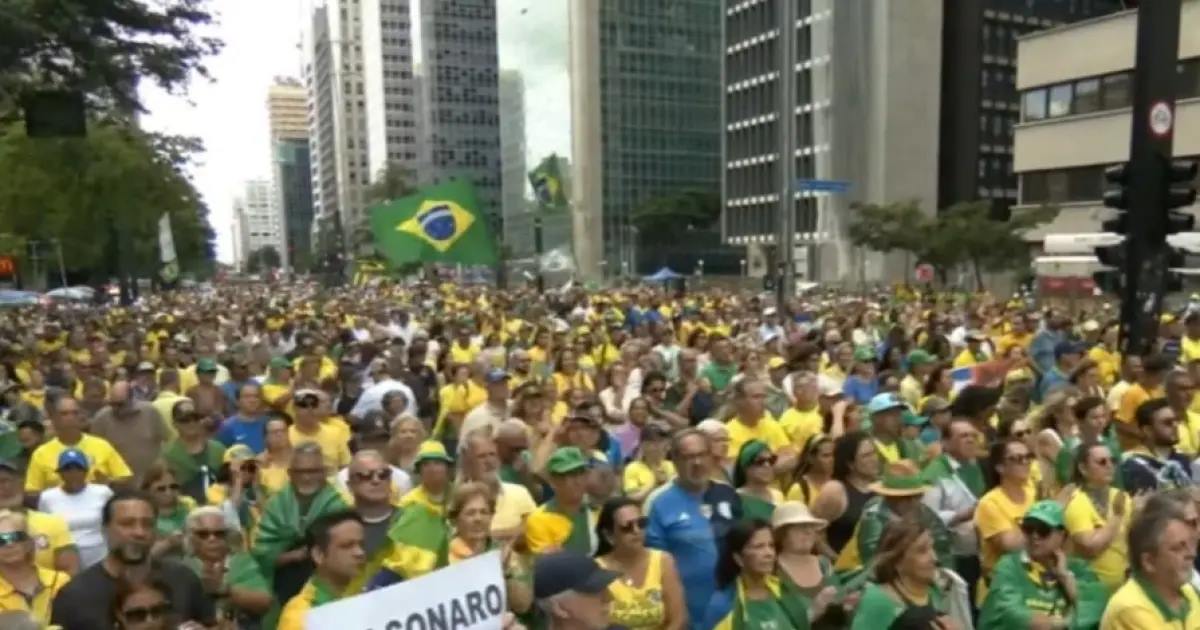 Manifestantes se reúnem na Avenida Paulista em ato contra presidente Lula e STF