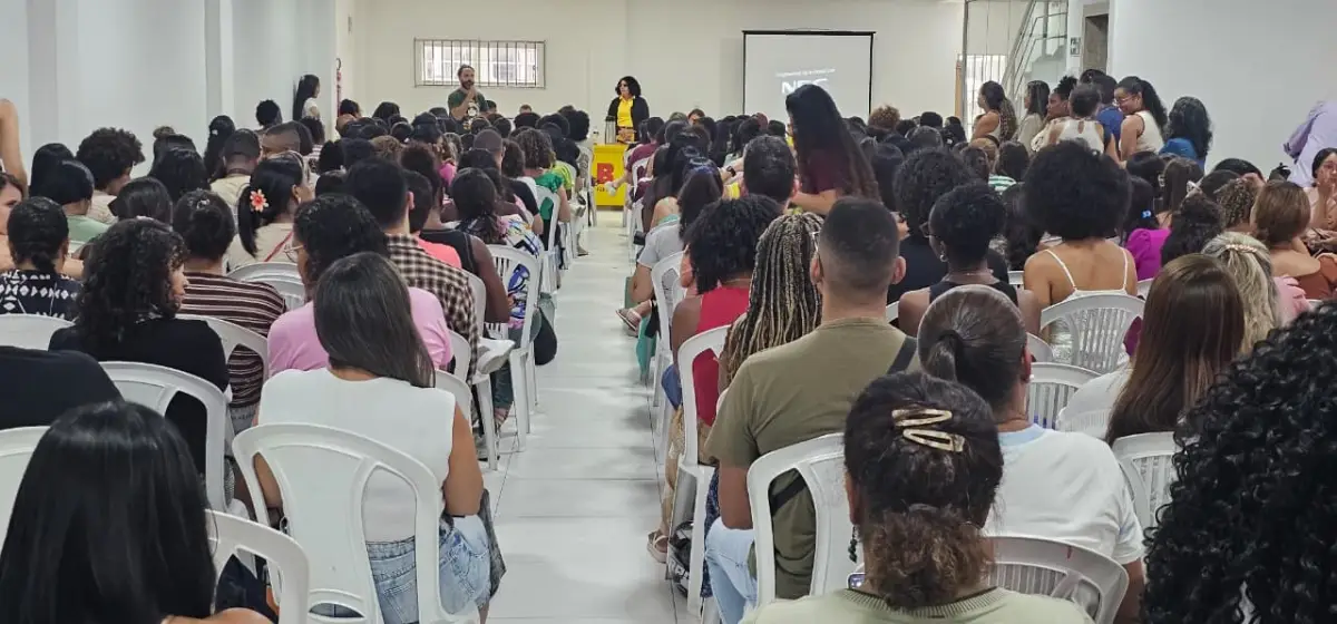Professores mantêm estado de greve após assembleia e cobram cumprimento do piso em Feira de Santana
