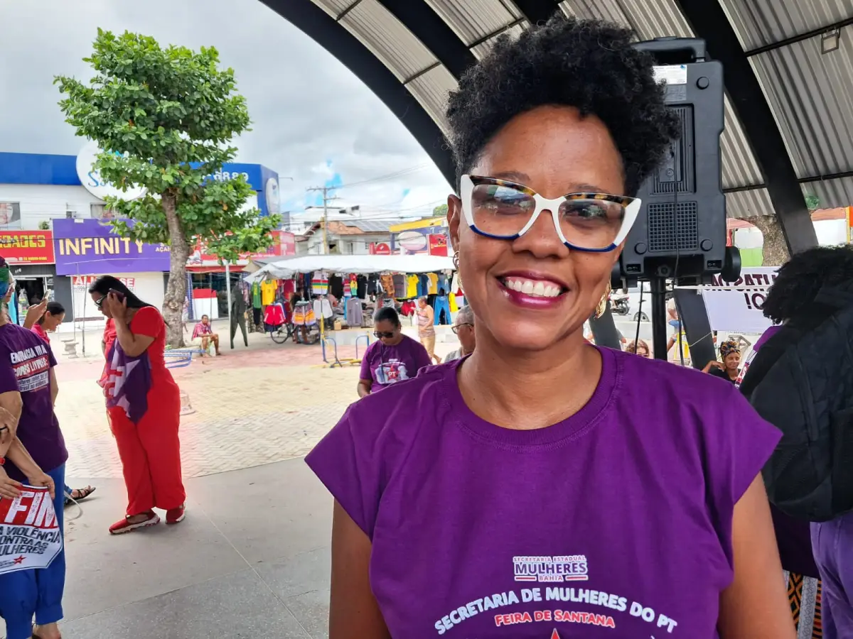 mulheres ocupam Feirinha do Tomba em ato de luta contra a violência e por igualdade em Feira de Santana