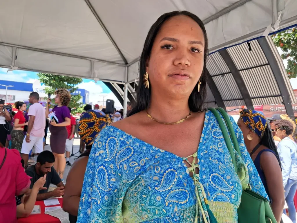 mulheres ocupam Feirinha do Tomba em ato de luta contra a violência e por igualdade em Feira de Santana