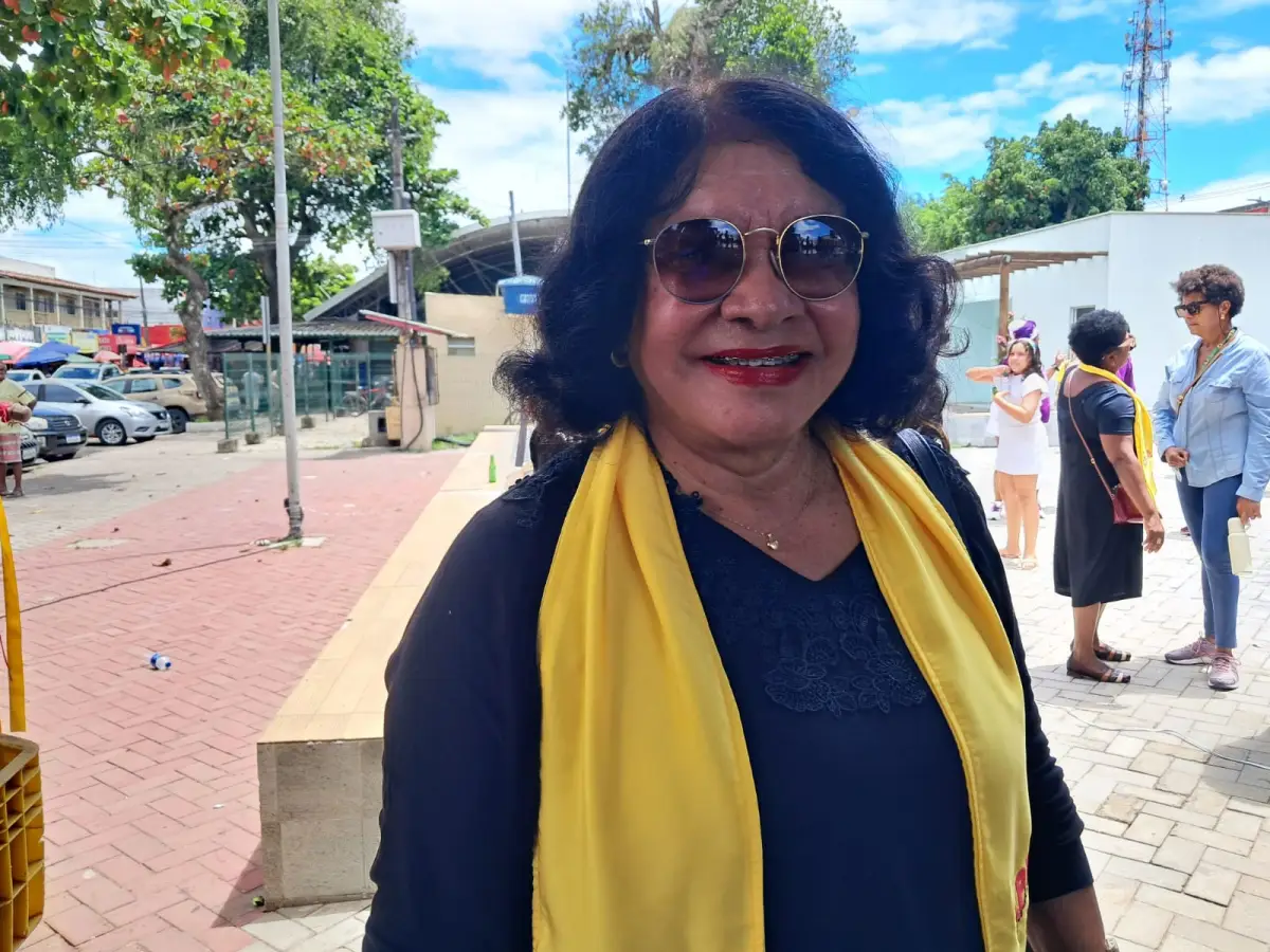 mulheres ocupam Feirinha do Tomba em ato de luta contra a violência e por igualdade em Feira de Santana