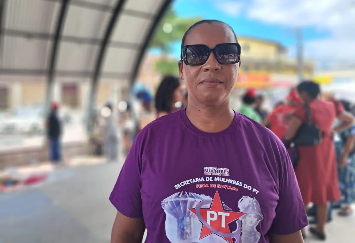 mulheres ocupam Feirinha do Tomba em ato de luta contra a violência e por igualdade em Feira de Santana