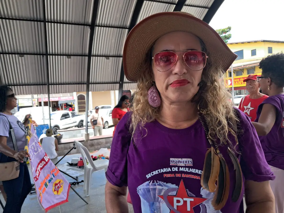 mulheres ocupam Feirinha do Tomba em ato de luta contra a violência e por igualdade em Feira de Santana