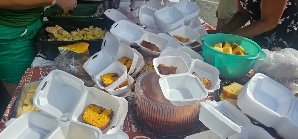 Feirantes da Marechal Deodoro realizam café da manhã em homenagem às mulheres trabalhadoras