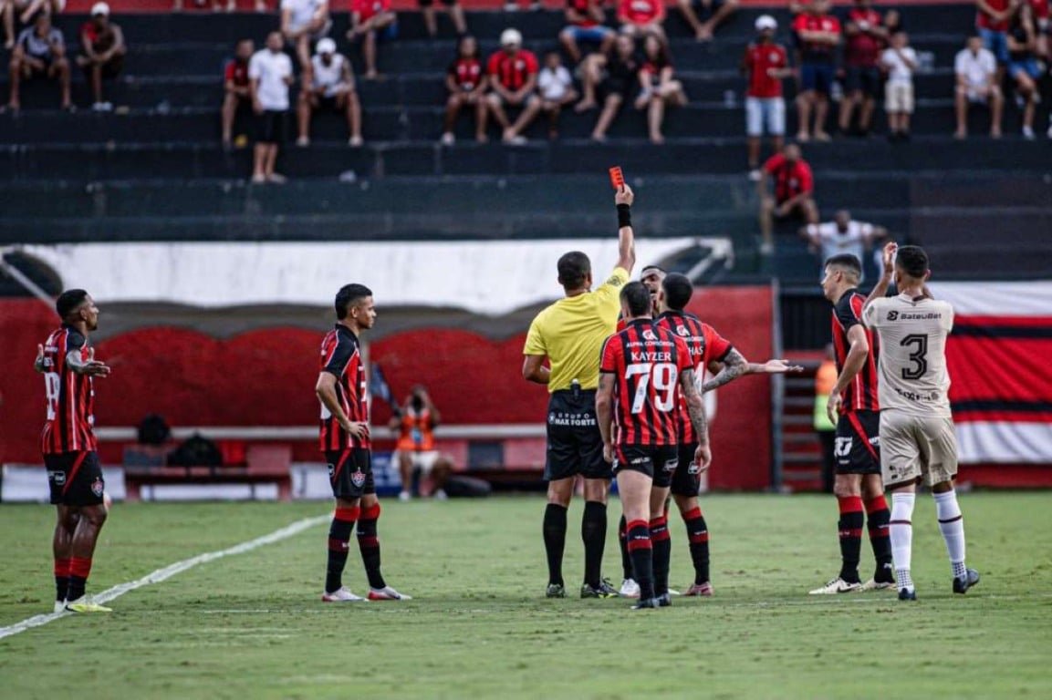 Caíque foi expulso aos 15 minutos do 1° tempo