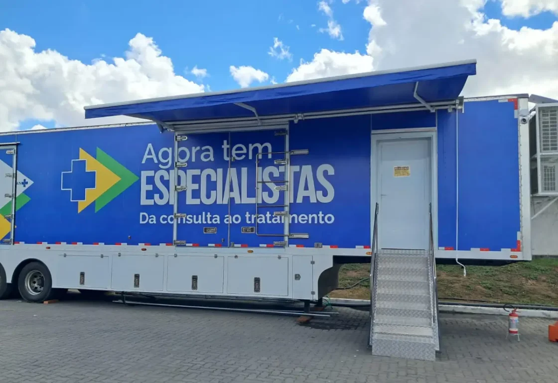 Carreta de tomografia inicia atendimentos para mais de 1,6 mil pacientes na região de Feira de Santana