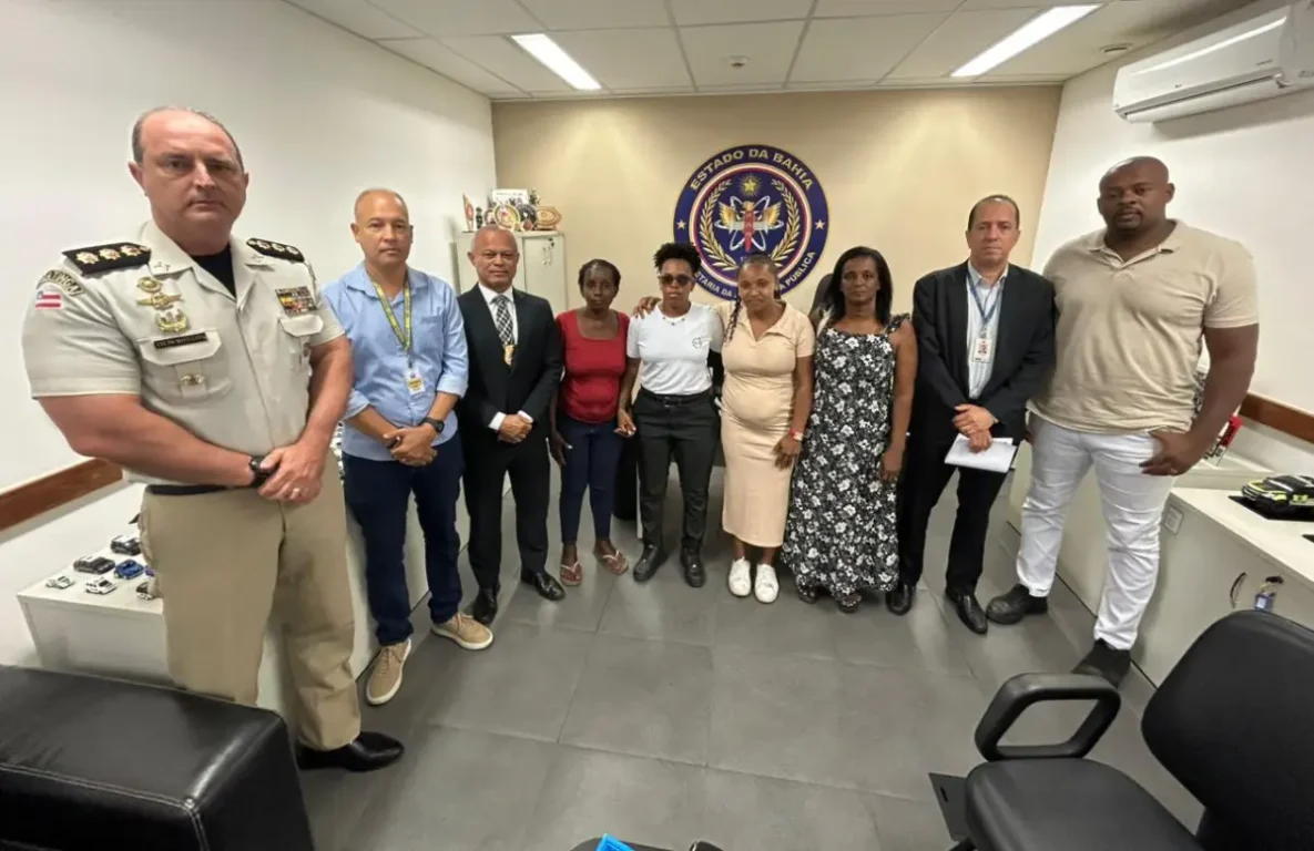 Polícia atende familiares de adolescente desaparecida e reforça atuação nas investigações