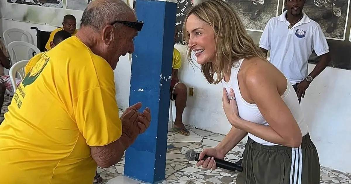 Claudia Leitte visita casa de apoio em Salvador e faz show especial