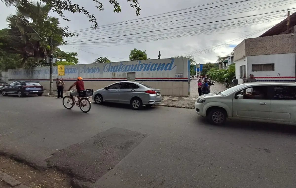 concurso para professor movimenta locais de prova nos dois turnos em Feira de Santana