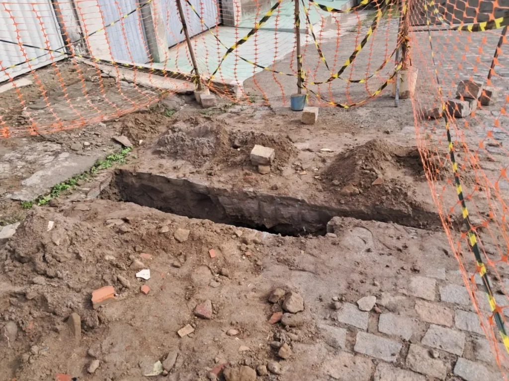 Embasa deixa obra inacabada na Rua C