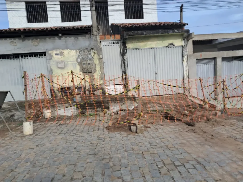 Embasa deixa obra inacabada na Rua C