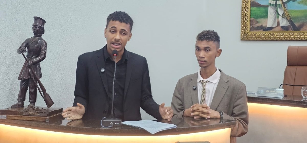 Estudantes apresentando projeto “Respira Feira Verde”