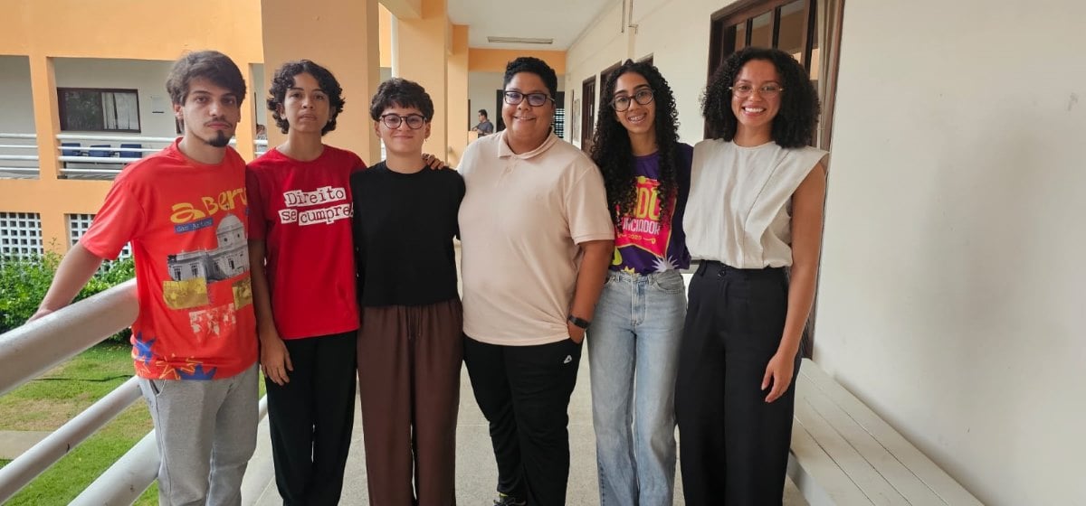 Estudantes promovem abaixo-assinado para implementação de linha de ônibus que conecte Cuca à Uefs 