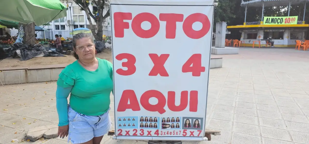 Prefeito se reúne com fotógrafos do Lambe-Lambe e sinaliza apoio à preservação da tradição na Praça Bernardino Bahia