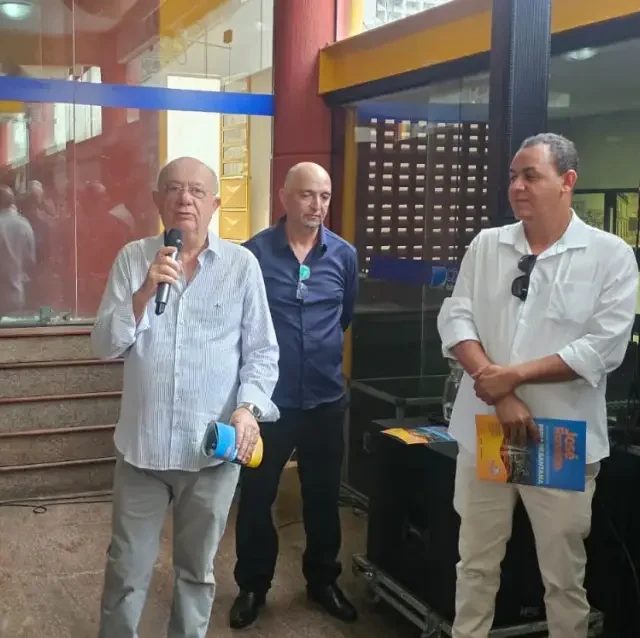 Além do palanque: José Ronaldo lança revista com histórias da sua vida em Feira de Santana