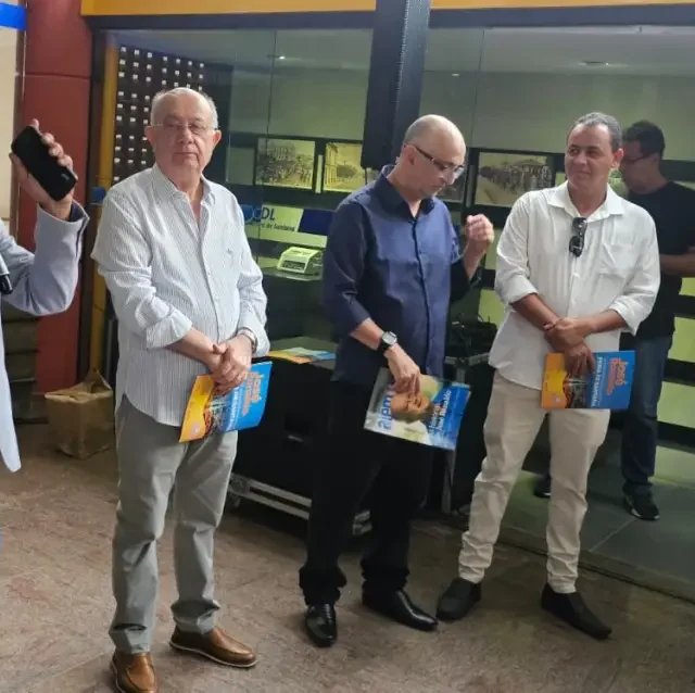 Além do palanque: José Ronaldo lança revista com histórias da sua vida em Feira de Santana