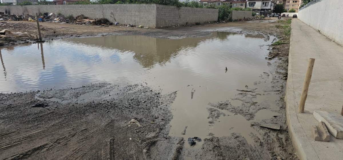 Travessa Paraguai- buracos e alagamentos