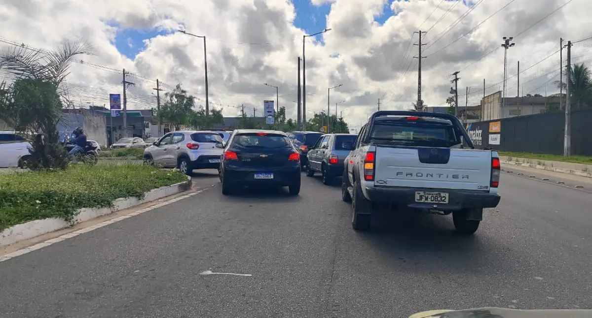 Novas pistas para acabar com engarrafamento na Noide Cerqueira são inviáveis, diz SMT