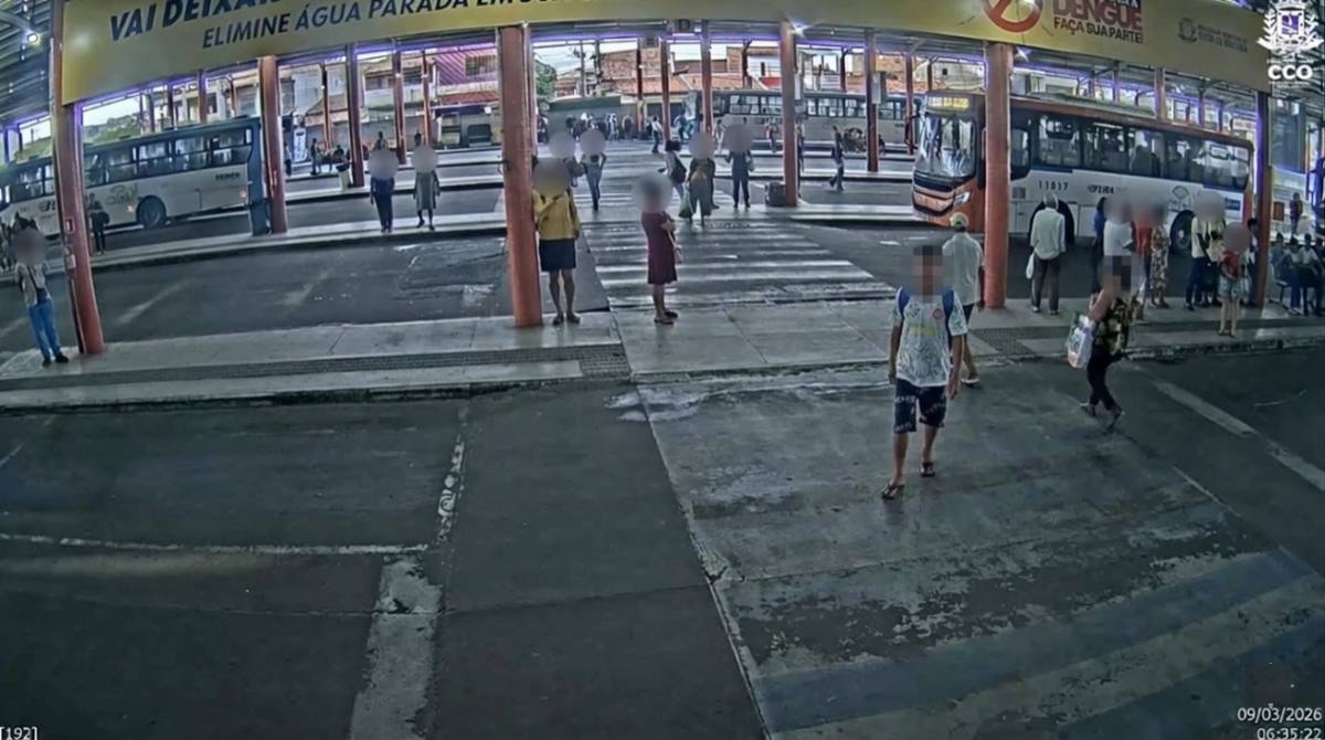 Ônibus é sequestrado após sair do Terminal Central de Feira de Santana