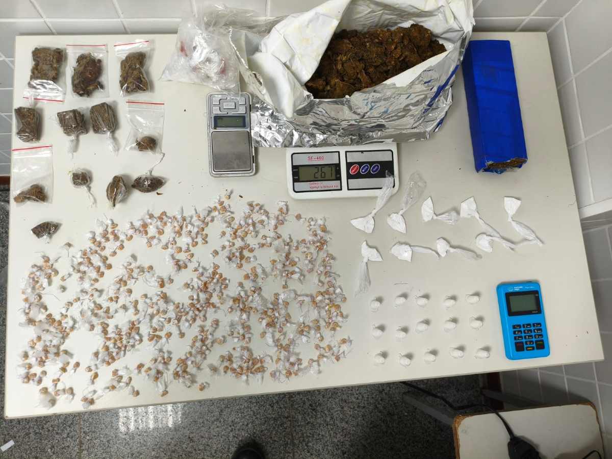 PM apreende mais de 470 pedras de crack após abordagem no bairro Tomba