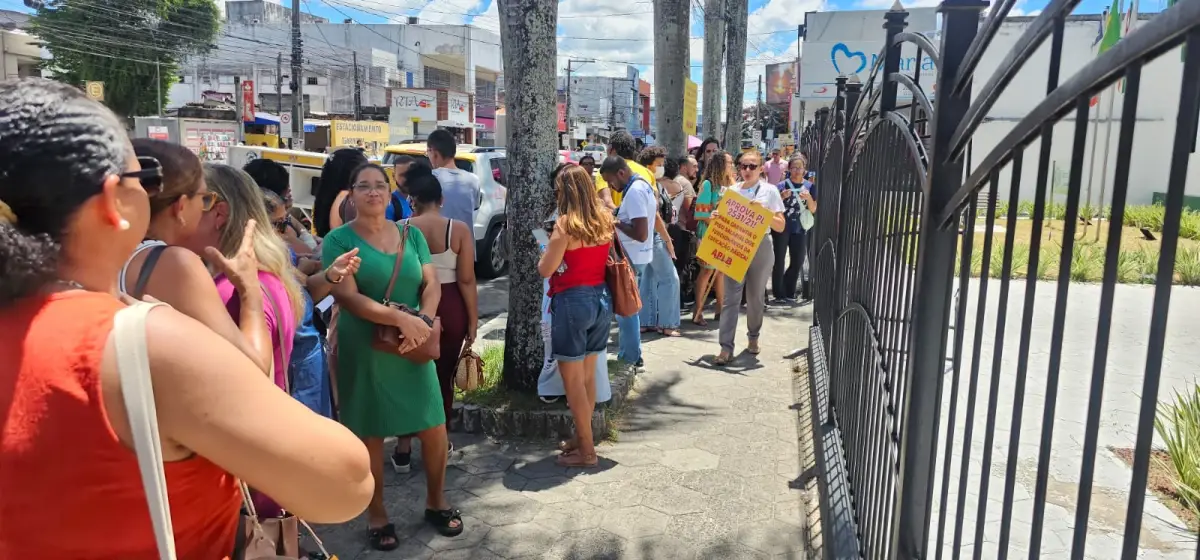 APLB realiza manifestação na Câmara de Feira; professores devem relatar situação na Tribuna Livre nesta quinta (19)