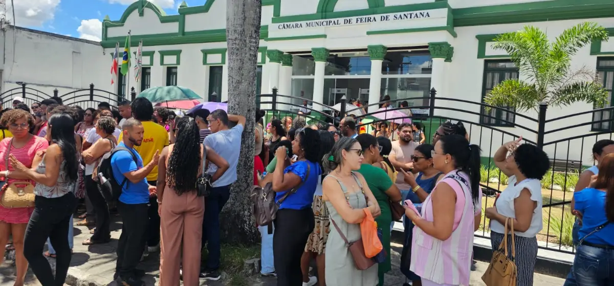 APLB realiza manifestação na Câmara de Feira; professores devem relatar situação na Tribuna Livre nesta quinta (19)