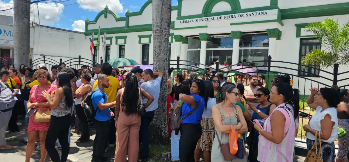 APLB realiza manifestação na Câmara de Feira; professores devem relatar situação na Tribuna Livre nesta quinta (19)