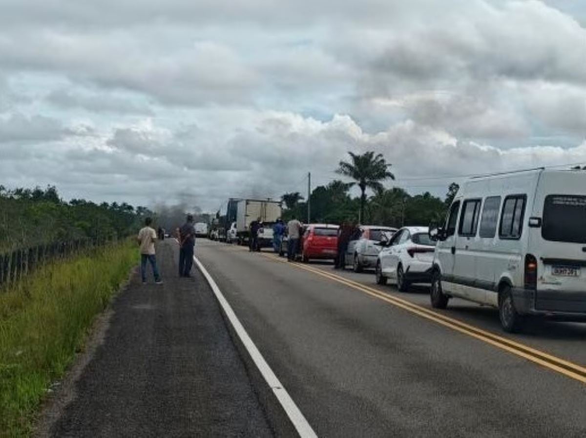 Protesto interdita parcialmente a BA-001 em distrito de Maragogipe