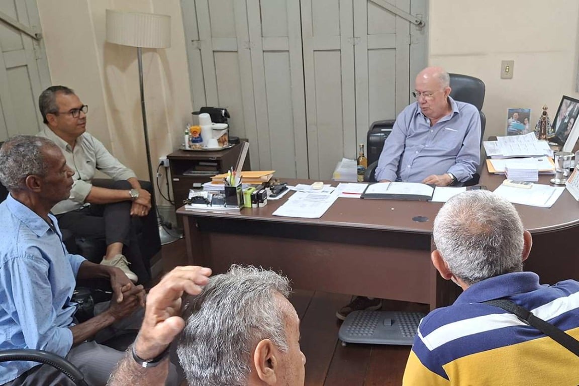 Reunião discute melhorias para espaço dos fotógrafos do lambe-lambe e preservação da tradição cultural