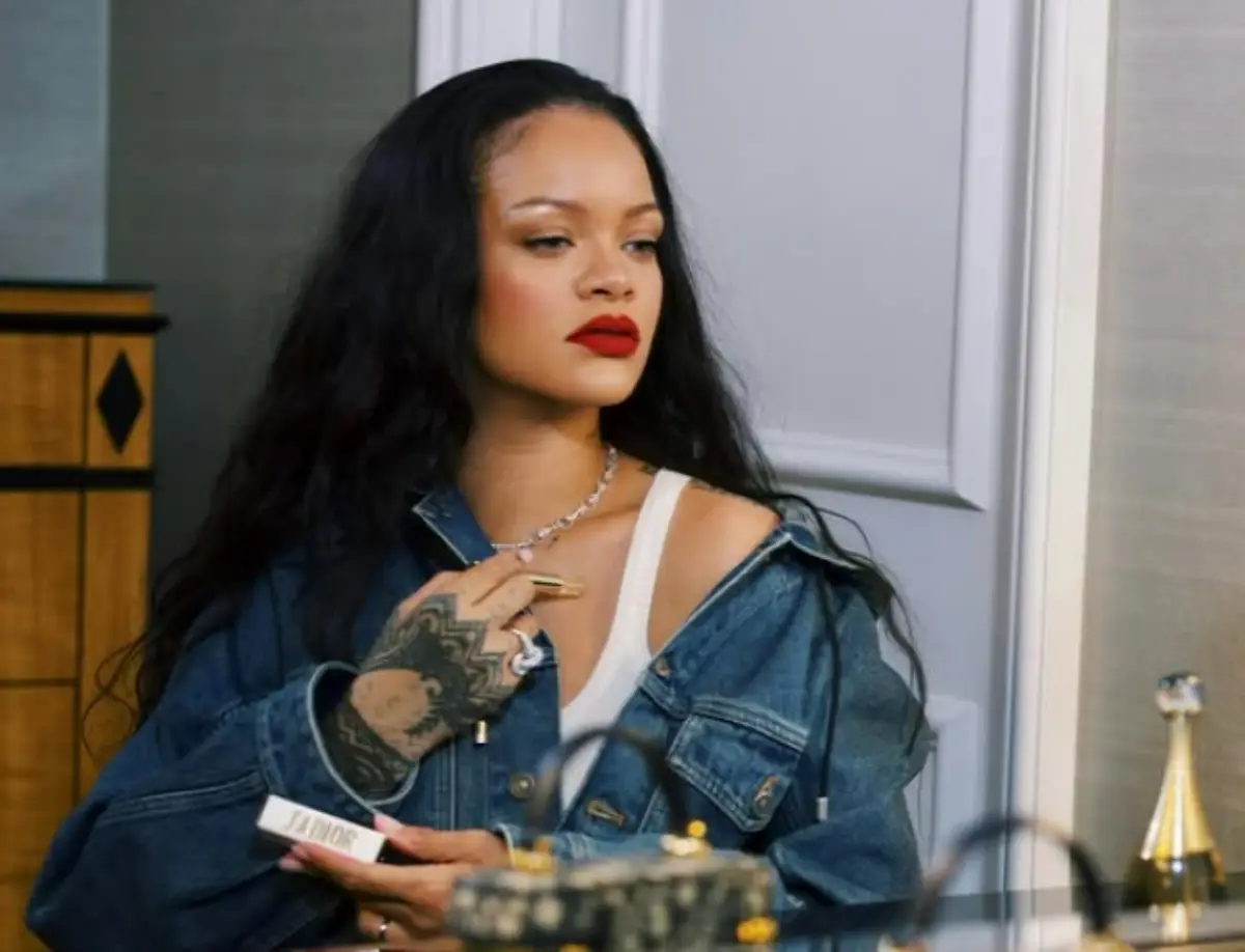 Mulher é detida após disparos contra casa de Rihanna em Beverly Hills