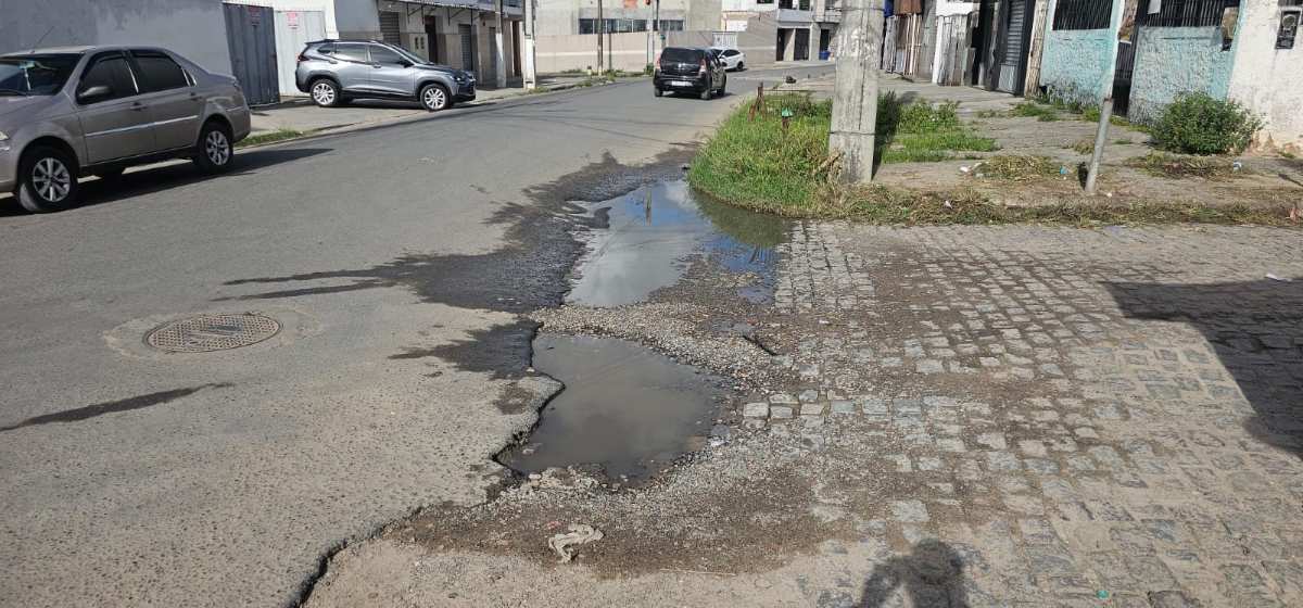  Rua Serrolândia- buracos e alagamentos