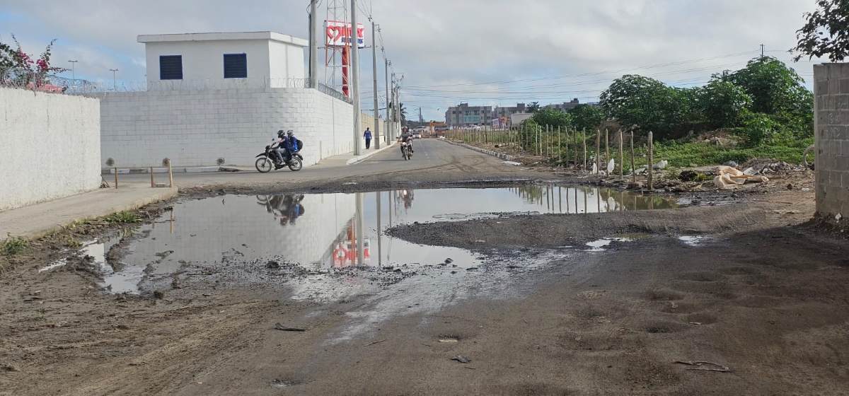 Travessa Paraguai- buracos e alagamentos