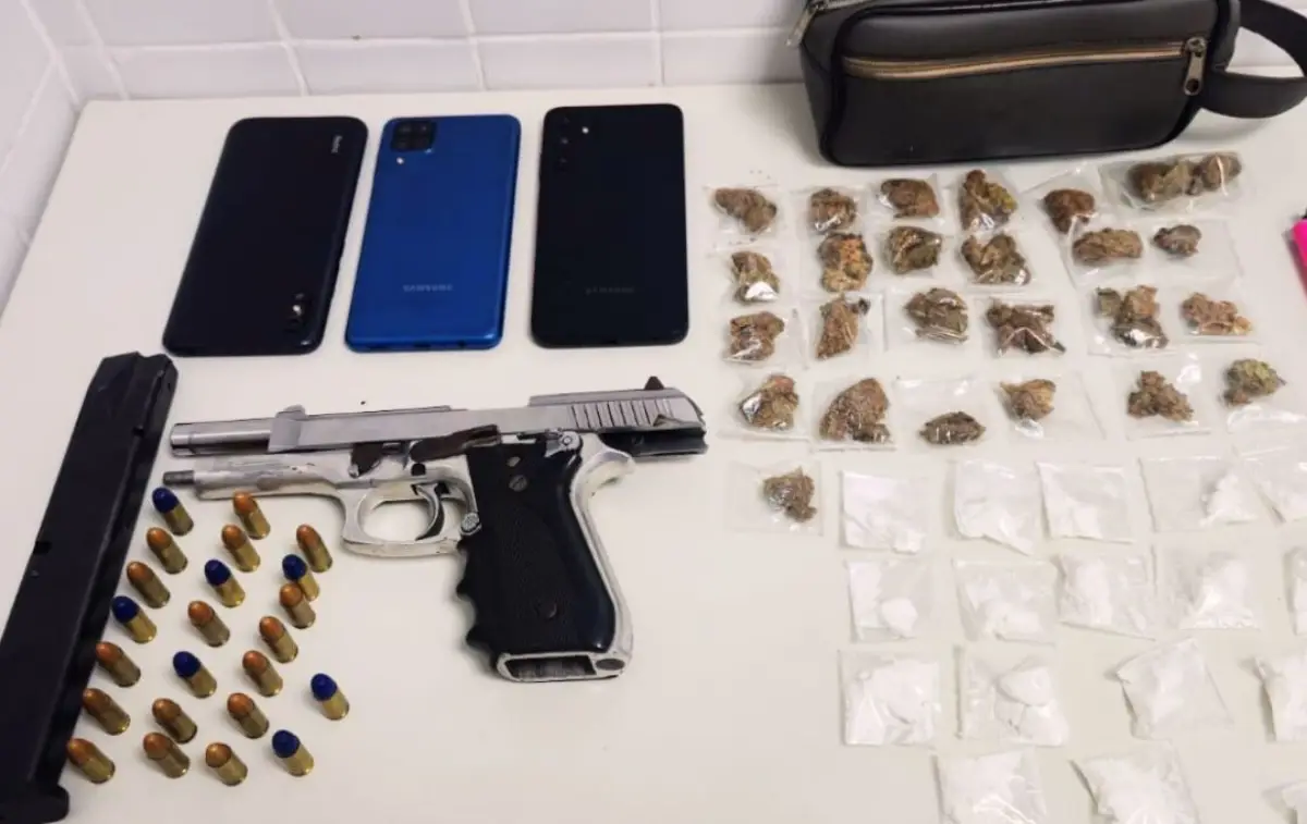 Polícia Militar apreende arma, drogas e moto no Jardim Cruzeiro e recupera motocicleta roubada no George Américo