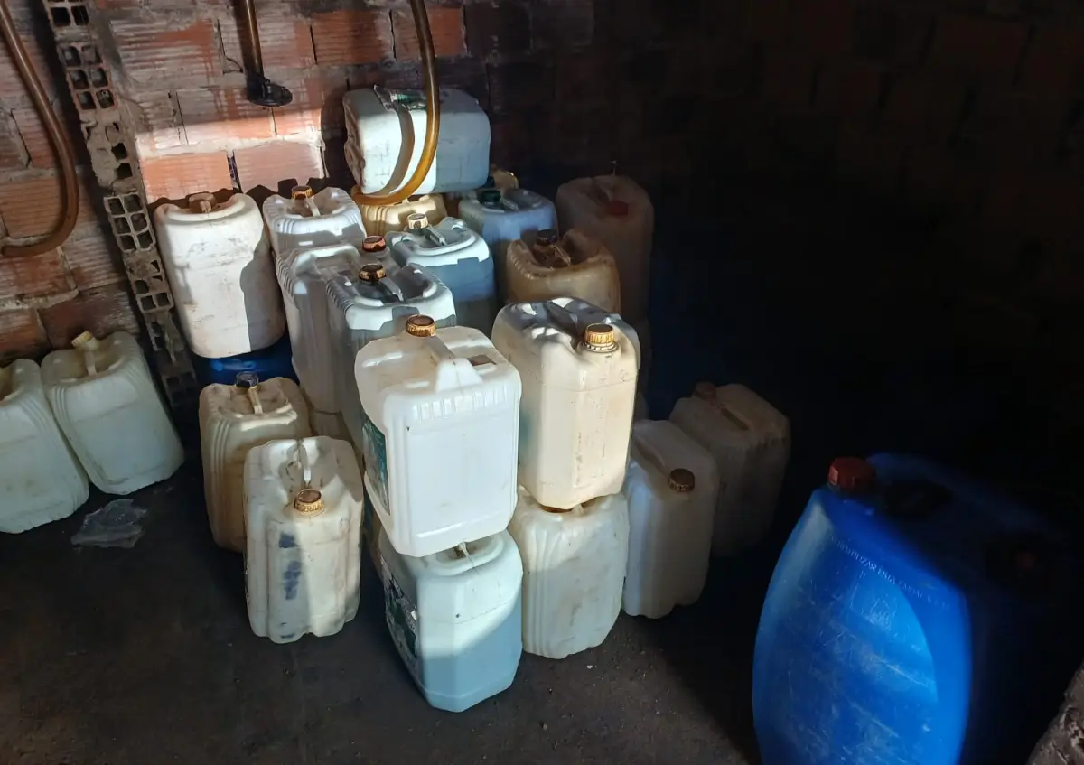 Suspeito de armazenar de combustível ilegalmente é preso em Ipirá