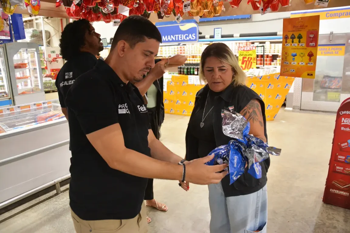 Procon e OAB fiscalizam preços de produtos da Semana Santa em Feira de Santana