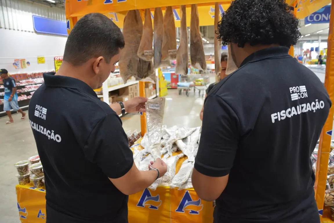 Procon e OAB fiscalizam preços de produtos da Semana Santa em Feira de Santana