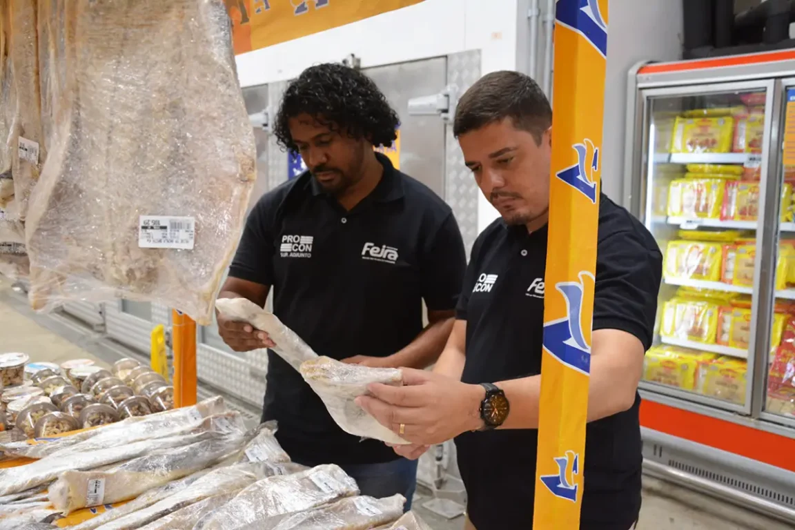 Procon e OAB fiscalizam preços de produtos da Semana Santa em Feira de Santana