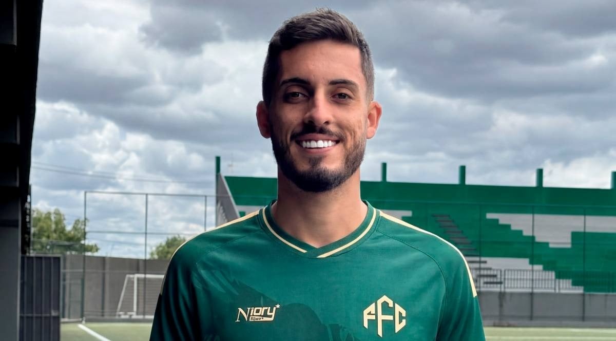 Feira FC anuncia contratação de Johnata Rios, atleta feirense com trajetória marcada por recomeços no futebol