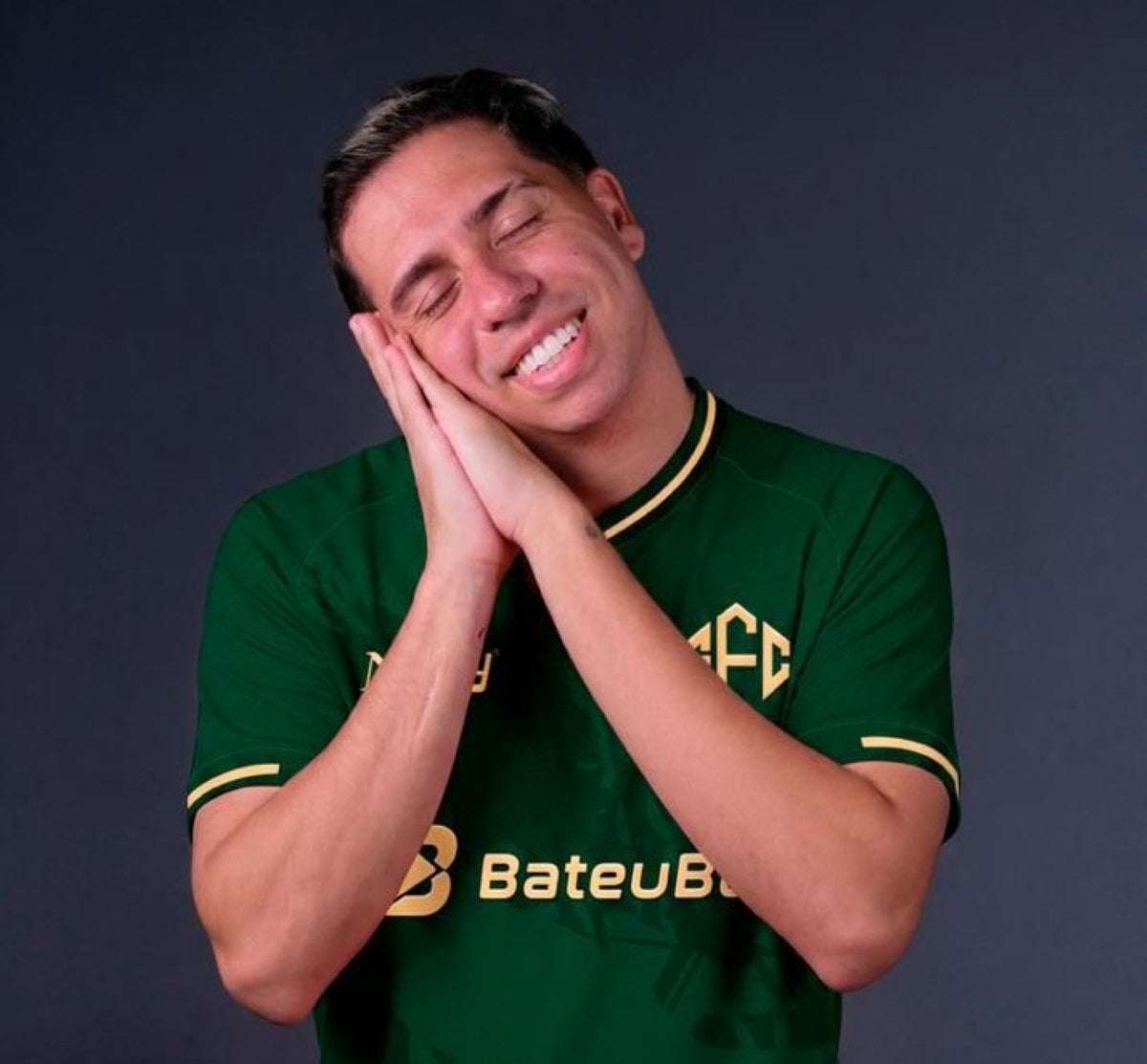 Lucaneta é anunciado como reforço do Feira FC