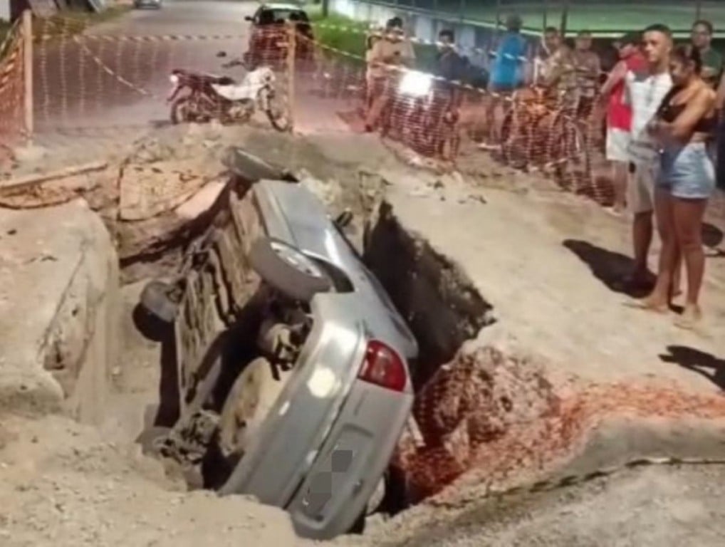 veículo cai em buraco no parque ipe