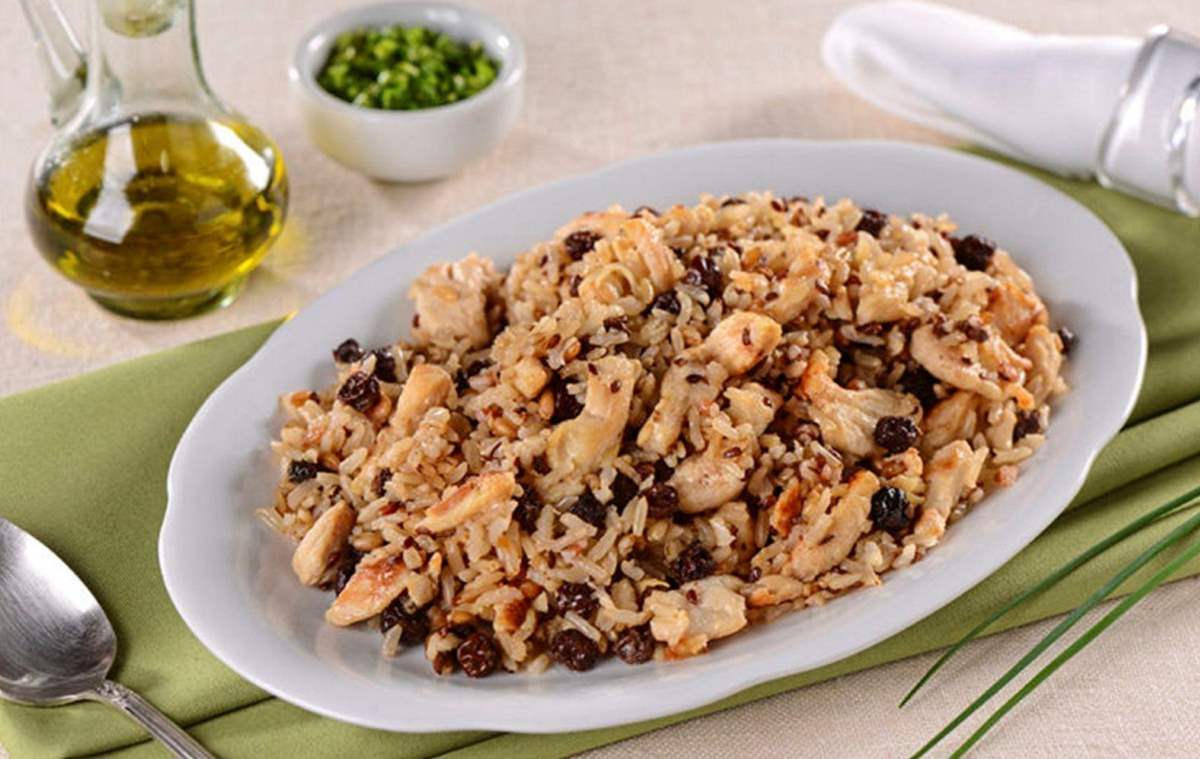 7 grãos com uva passa e frango defumado