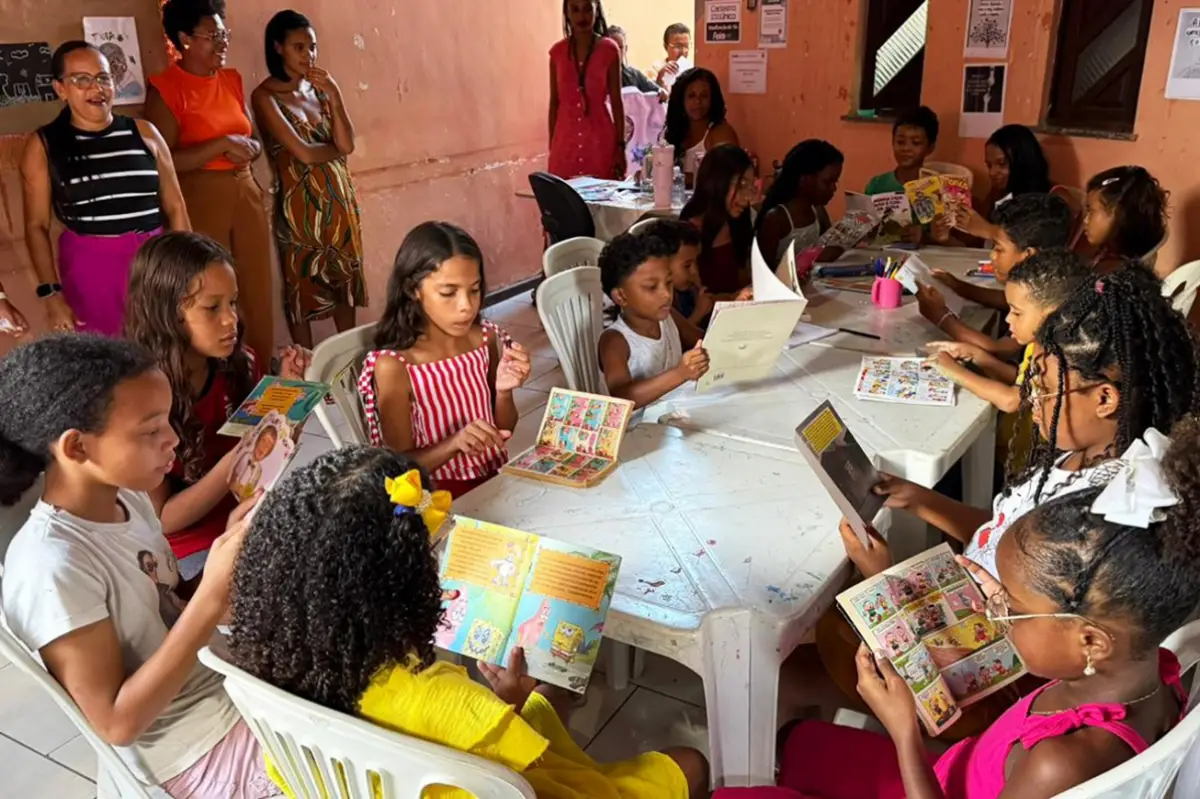 CRAS do Feira IX desperta gosto pela leitura com Clube do Livro