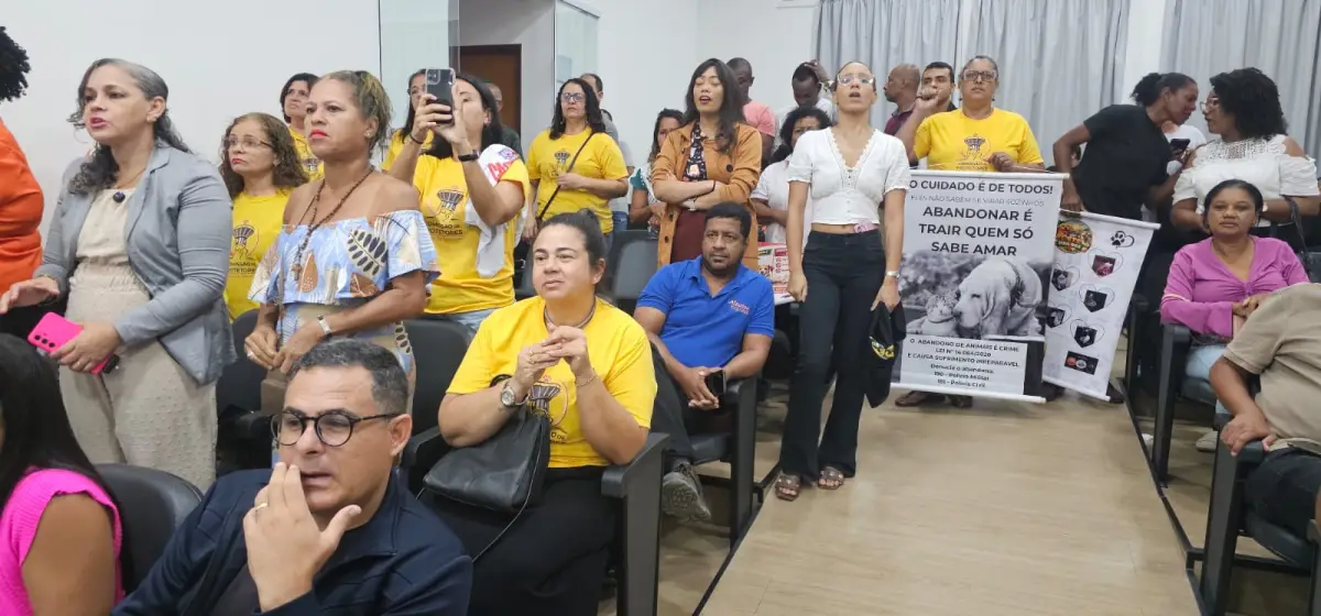 Após polêmica, projeto de defesa animal é adiado na Câmara e vereador cobra urgência: “Os protetores estão adoecendo”