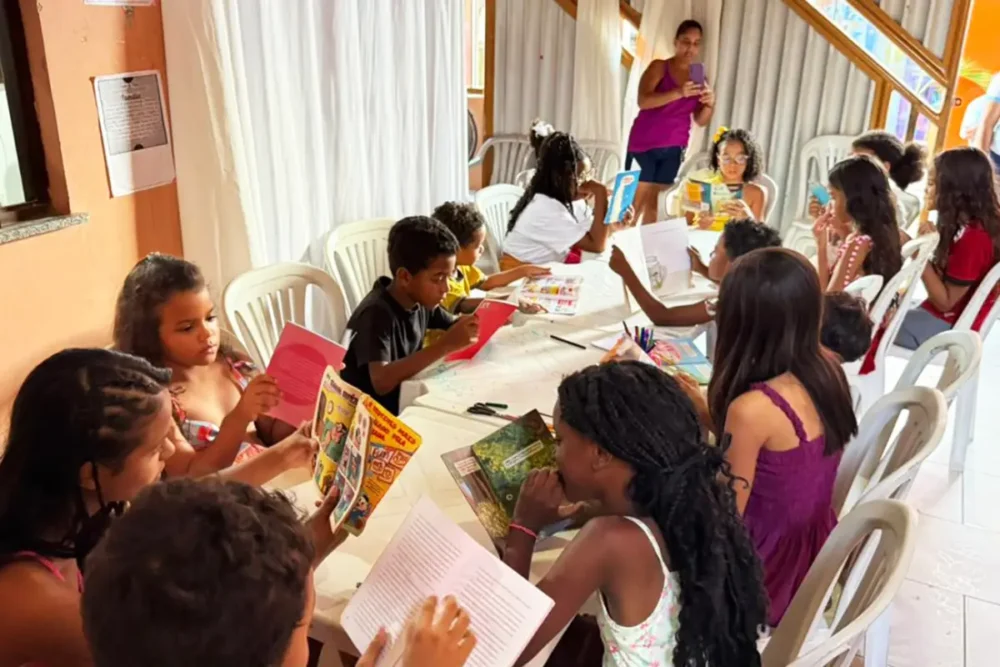 CRAS do Feira IX desperta gosto pela leitura com Clube do Livro