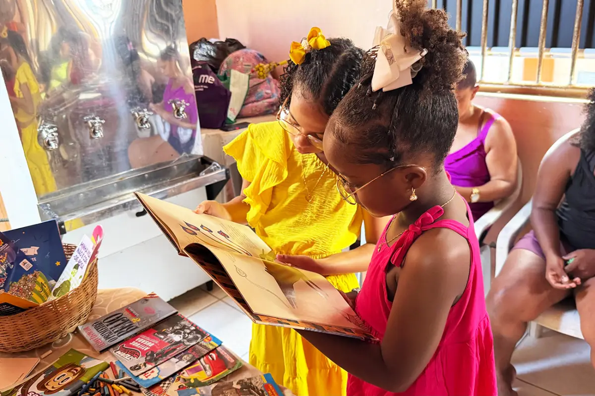 CRAS do Feira IX desperta gosto pela leitura com Clube do Livro