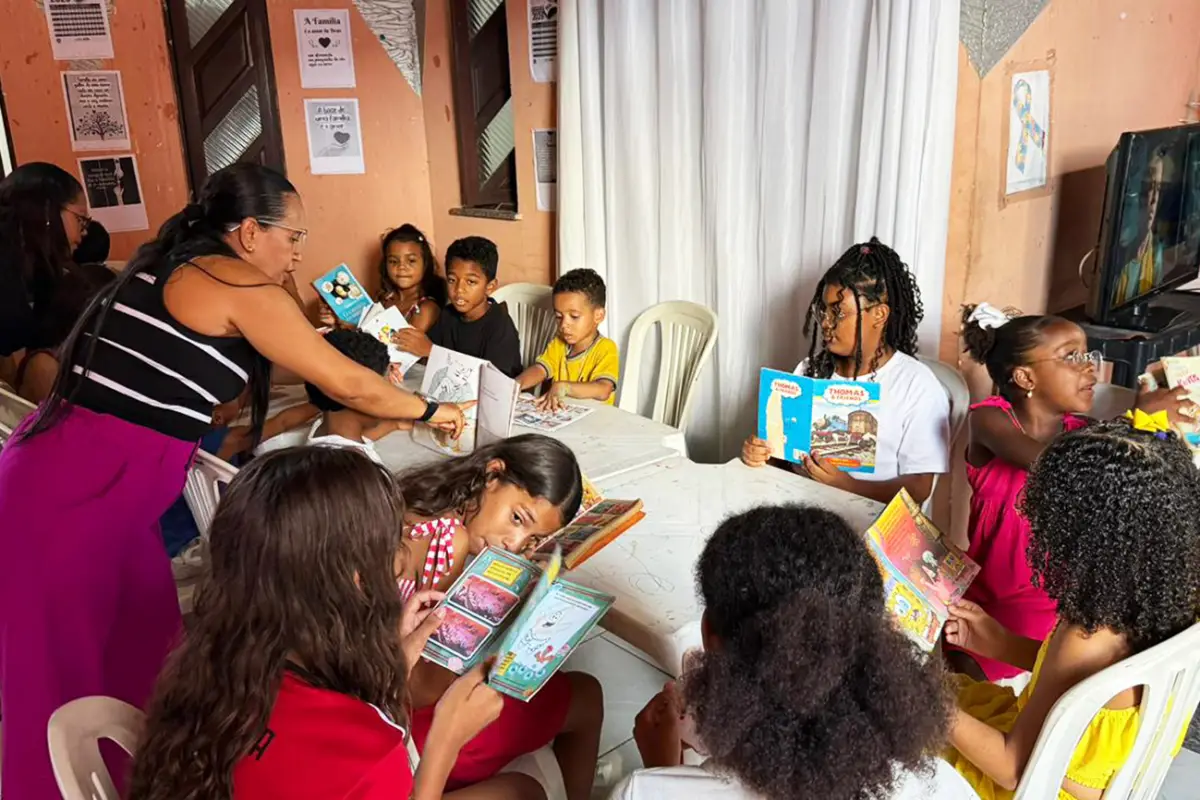 CRAS do Feira IX desperta gosto pela leitura com Clube do Livro