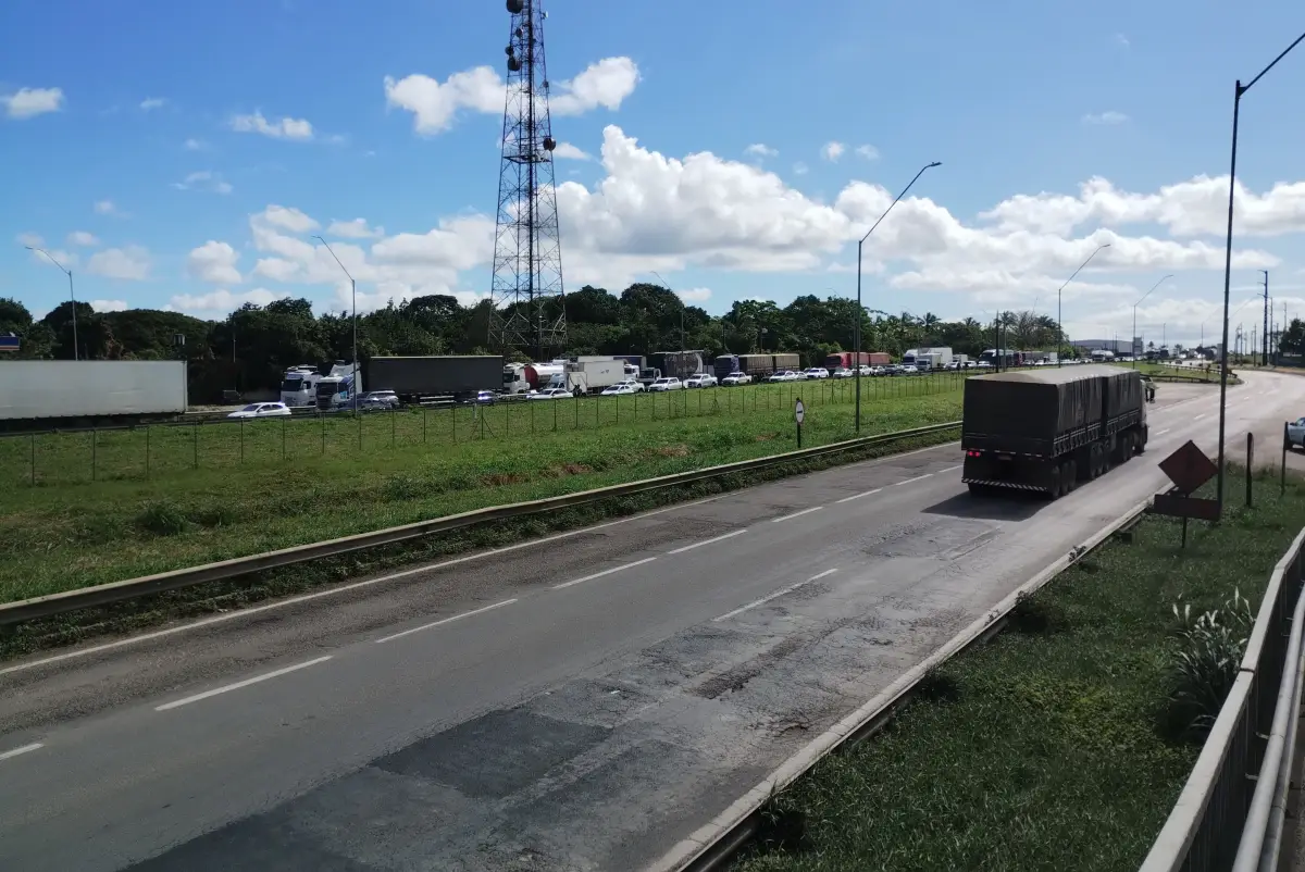 Engarrafamento na BR-324