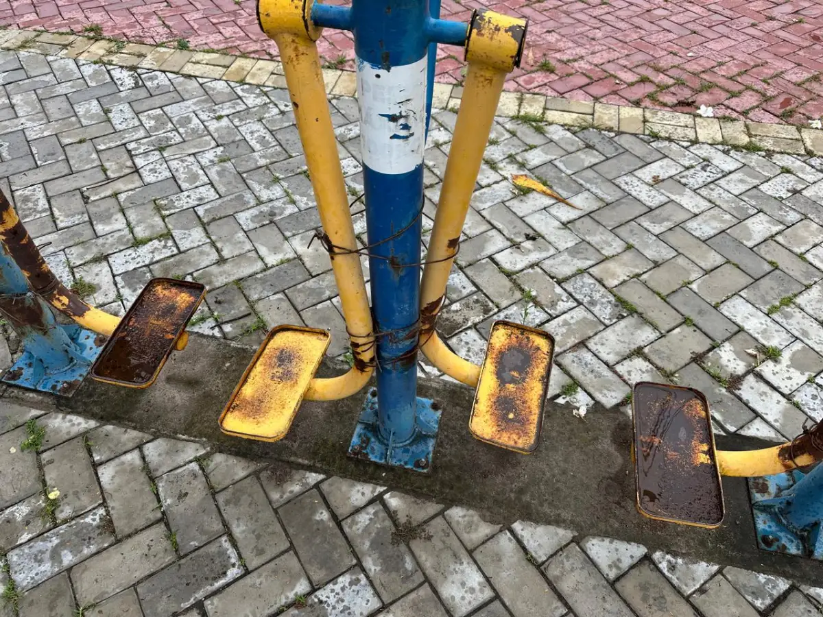 Morador denuncia descaso nas praças e aparelhos de ginástica do bairro Sobradinho