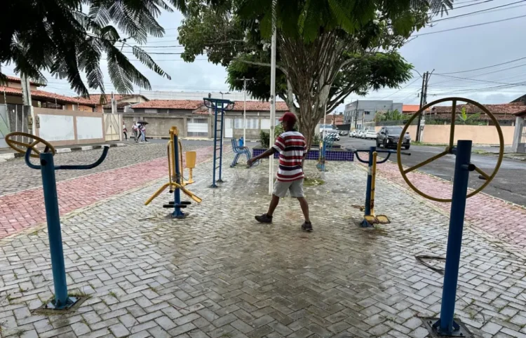 Morador denuncia descaso nas praças e aparelhos de ginástica do bairro Sobradinho