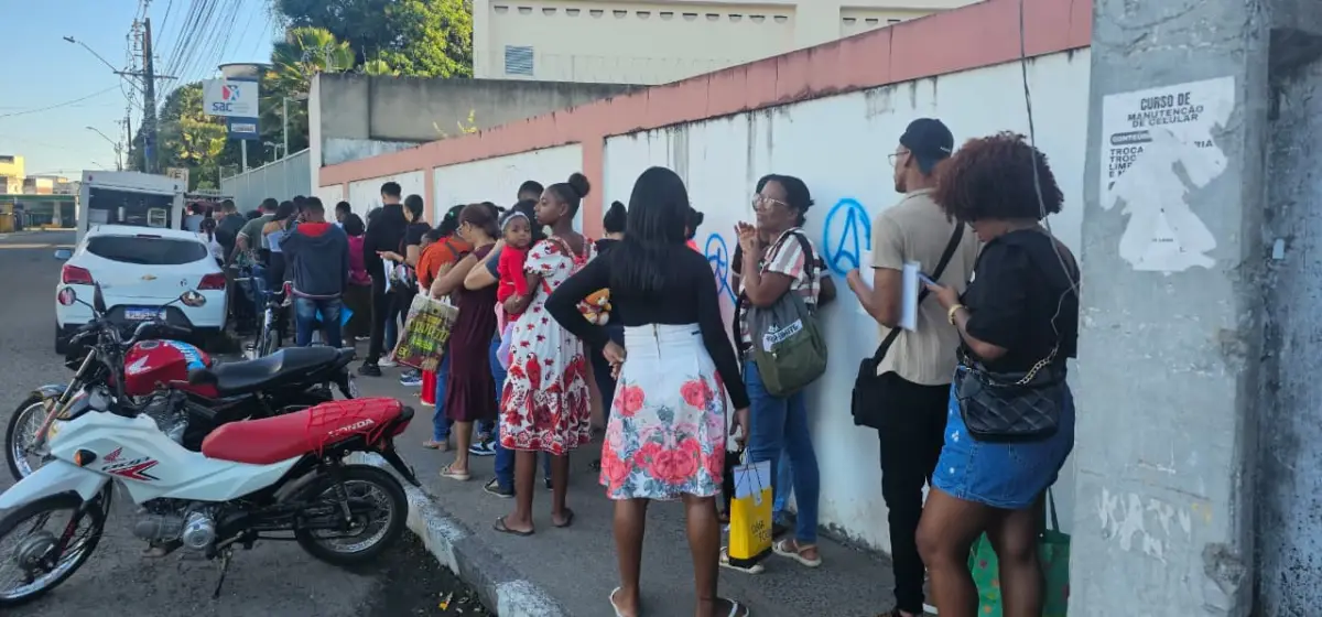 Filas longas no SAC da Rodoviária geram reclamações de usuários em Feira de Santana